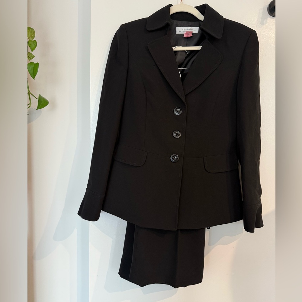 Tahari Black Formal Blazer and Pant Suit Set
